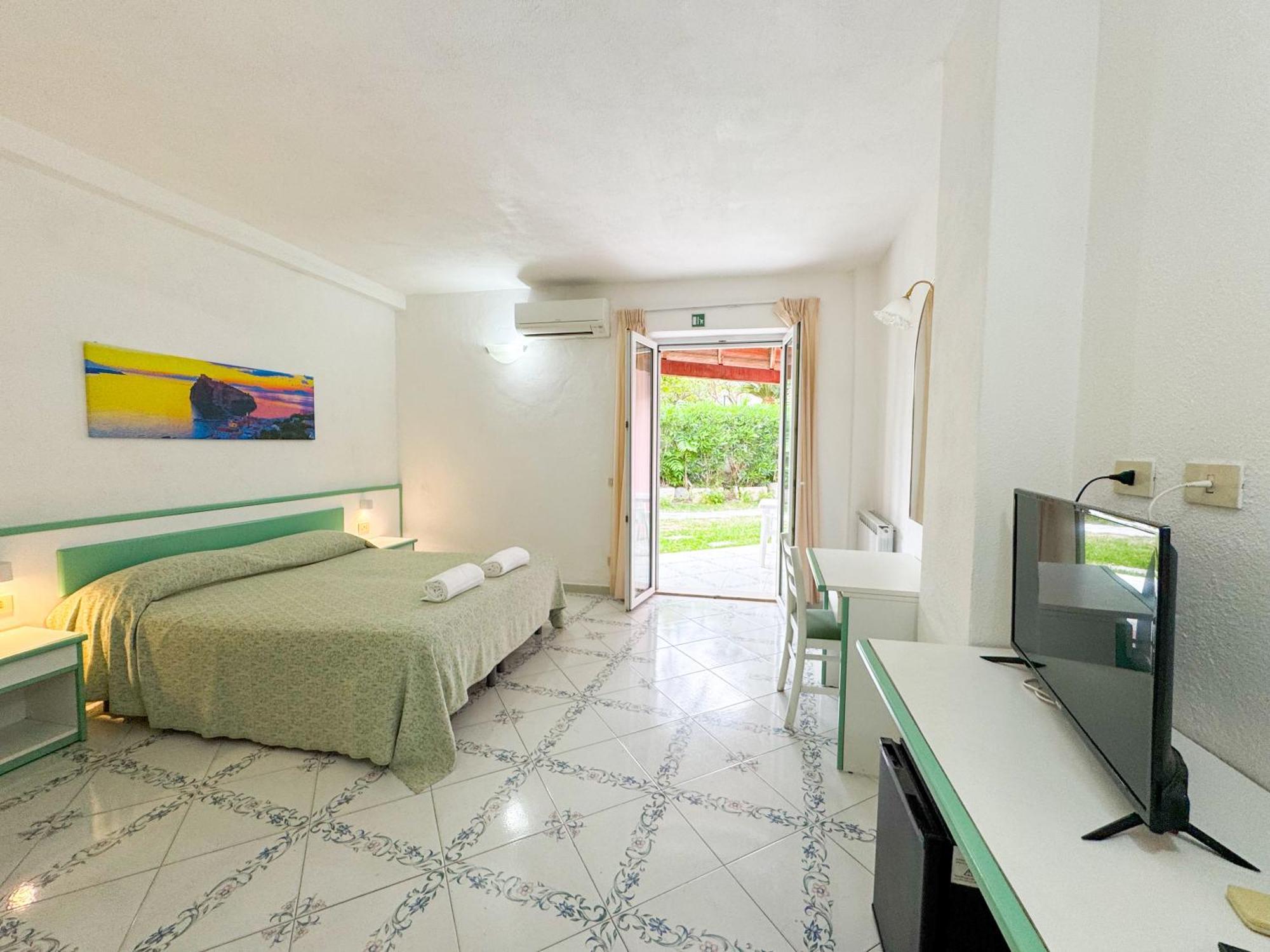 Av Club Terme Colella Hotell Forio di Ischia Exteriör bild